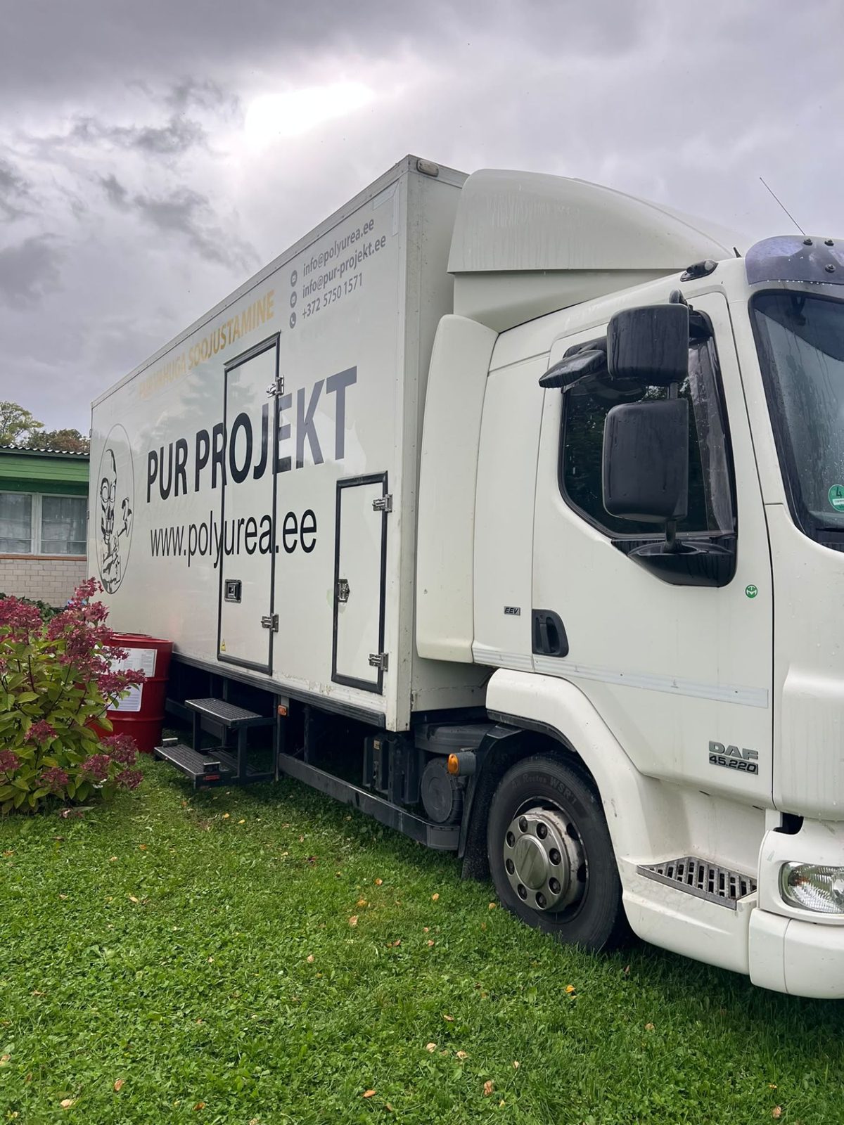 Refrigerated truck DAF LF 45.220 (2011) with Thermo King unit, 670,000 km
