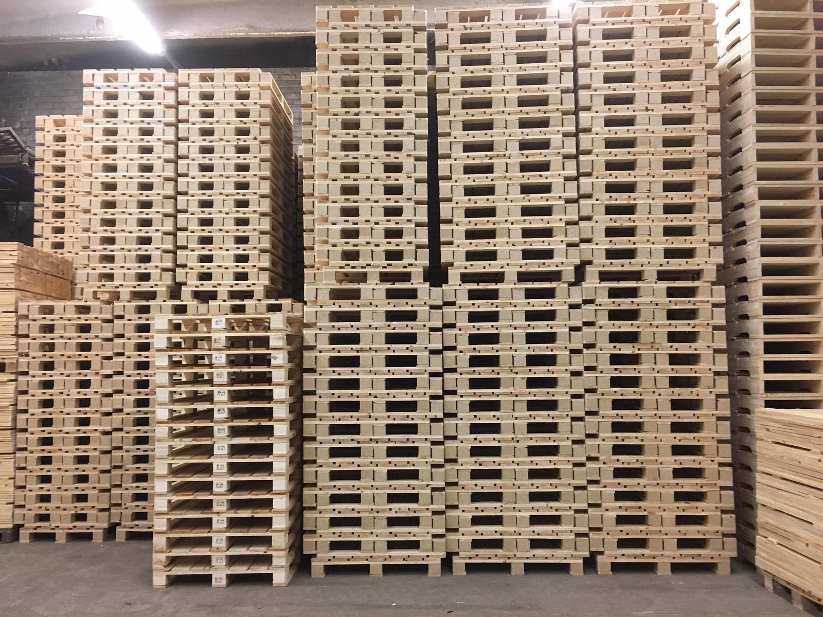 Holzpalette 1000 × 1200 mm